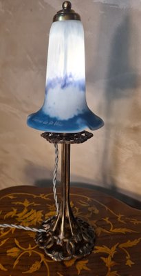 Jugendstil Lampe aus Bronze mit tulpenförmigem Glasschirm von Lumières De La Ville, 1975 bei Pamono kaufen