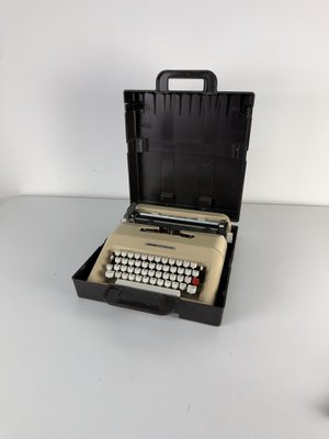 35 Portable Typewriter from Olivetti Lettera, 1972 for sale at Pamono