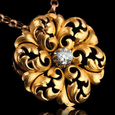 Pendentif ancien en émail guilloché vert et diamants, style victorien - En vente sur France