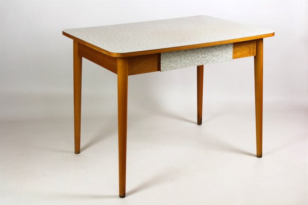 Tavolo da cucina in legno di formica di Jitona, anni \'60 in vendita ... Tavolo da cucina in legno di formica di Jitona, anni \'60 in vendita ...