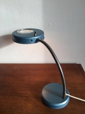 desk light with magnifying glass
