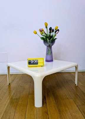 ヴィコ・マジストレッティ Artemide Coffee Table White Demetrio 70 Coffee Table by Vico Magistretti for Artemide