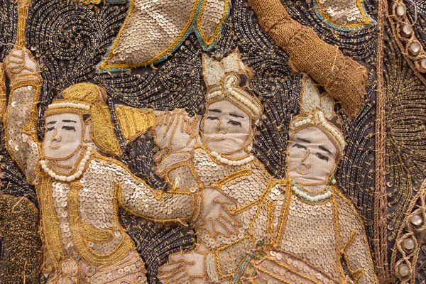 Grande Tapisserie Murale Thaïlandaise – Éléphants à Paillettes Sur Fond Bleu – Fait Main – NEUF