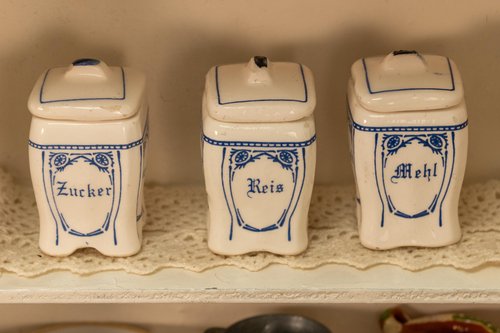 Puppenhaus Geschirr 1:12 Melody Jane Puppenhaus Miniatur Geschirr – Blau-Weiß China Buttergeschirr – 1:12 Maßstab – Küchen- & Esszimmerzubehör