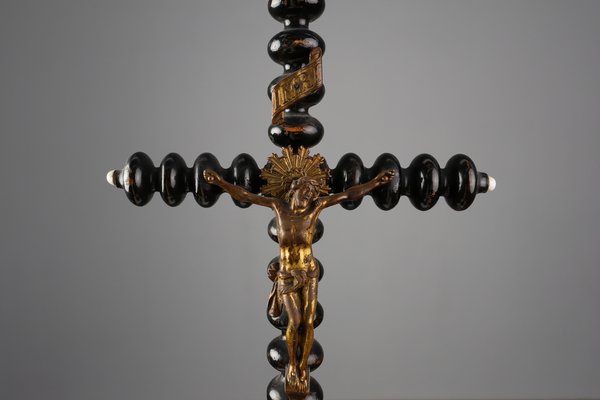 CRUCIFIX BOIS NOIR sur socle et Christ en métal argenté EUR 12,00