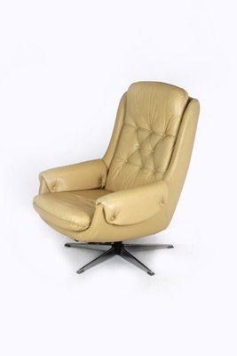 Finnischer Vintage Drehsessel aus Leder mit verstellbarer Rückenlehne von Peem, 1970er bei Pamono kaufen