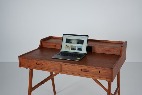 Danish Model 64 Desk in Teak by Arne Wahl Iversen for Vinde