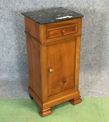 https://cdn20.pamono.com/p/g/2/4/246809_101kf6eequ/comodino-in-legno-di-ciliegio-e-marmo-xix-secolo-immagine-2.jpg