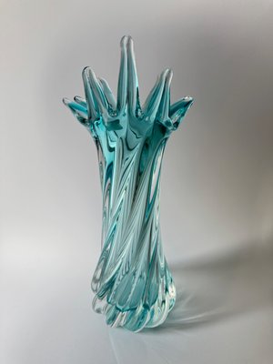 Skulpturale aquamarinblaue böhmische Vintage Vase aus Kunstglas von Egermann, 1980er bei Pamono kaufen