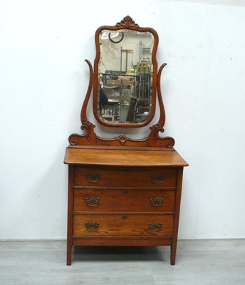 Antique Serpentine Tiger Oak Dresser with Mirror, 1890s for sale at Pamono Antique Serpentine Tiger Oak Dresser with Mirror, 1890s for sale at Pamono