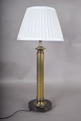 Lampe de table rétro vintage en laiton et abat-jour en laiton plissé - h 58 cm