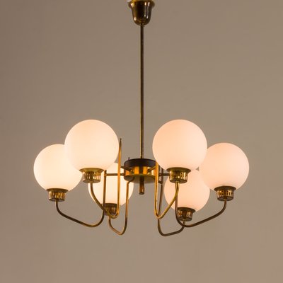 Lustre de style baroque à douze lumières en laiton et bronze avec tête
