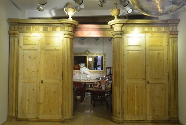 Grosser Antiker Boiserie Kleiderschrank