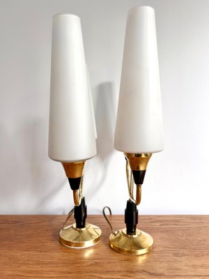 Lampe De Bureau Globe Opaline Blanche Et Laiton Doré - XXe Siècle électrifiée