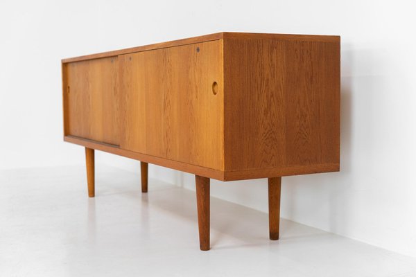 RY26 Sideboard by Hans J. Wegner for Ry Møbler for sale at Pamono