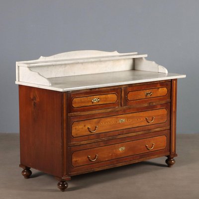 Commode Serpentine Française Du XVIIIe Siècle à Trois Tiroirs Avec Poign%c3%a9es En Laiton Dor%c3%a9
