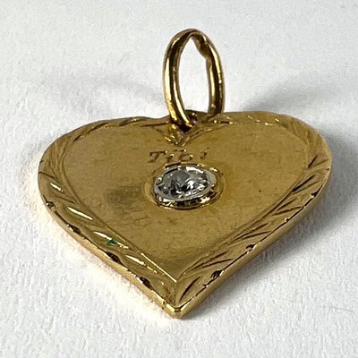 JOLI PENDENTIF SORCIÈRE EN OR 18 CARATS. Poids 1,10 gr. Taille 18 x 15