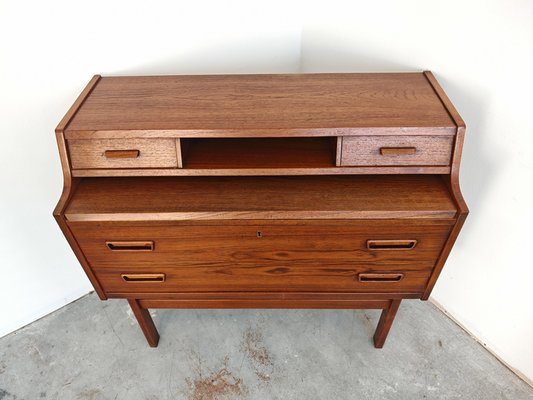 Mid-Century Modern Bureau and Dresser attributed to Arne Wahl Iversen for Vinde Mbelfabrik, Denmark, 1960s for sale at Pamono Mid-Century Modern Bureau and Dresser attributed to Arne Wahl Iversen for Vinde Mbelfabrik, Denmark, 1960s for sale at Pamono