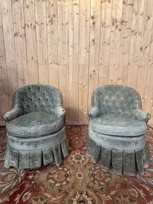 Fauteuil crapaud bois laqué bleu, tissu à décor de personnages. Napoléon III - Le chat rouge