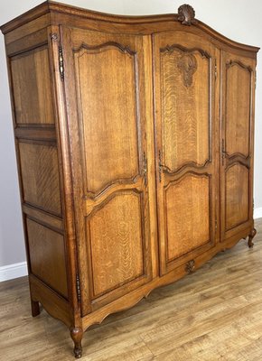 Armoire Louis XV en noyer. XVIII siècle | Anne Besnard