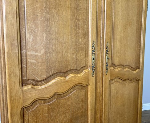 ARMOIRE EN CHENE D'ILE DE FRANCE REGENCE - Lot 327