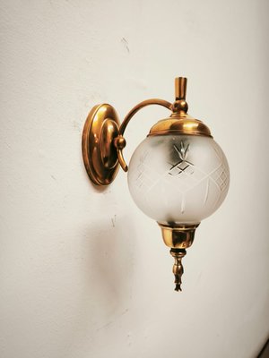 Lampadaire pied laiton et globe en verre texturé