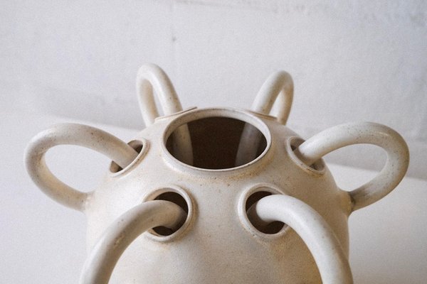 Petit vase art déco en fonte émaillé Petit vase art déco en fonte émaillé
