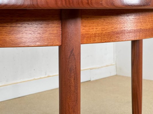 Round Extendable Dining Table from G-Plan, 1960 for sale at Pamono