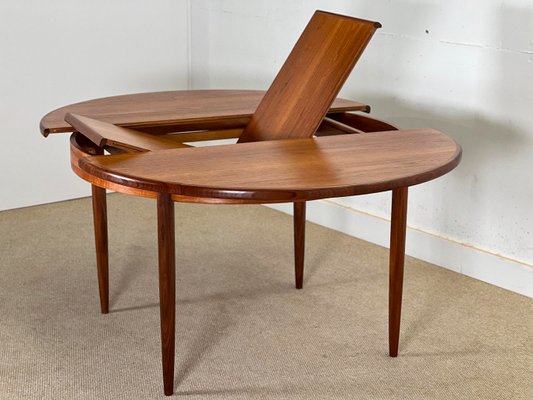 Round Extendable Dining Table from G-Plan, 1960 for sale at Pamono