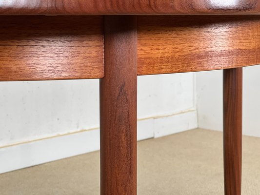 Round Extendable Dining Table from G-Plan, 1960 for sale at Pamono