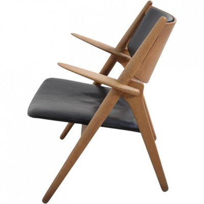 CH28 Sawback Lounge Chair in Oak and Black Leather by Hans Wegner