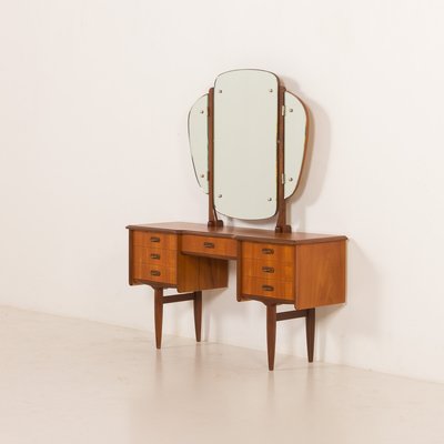 vintage dressing table with mirror Ladies w/Mirror With its pure lines and dark lacquered finish Vintage Queen Anne Style Legs