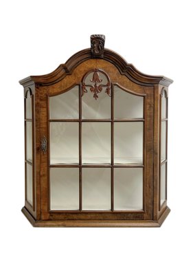 Wandvitrine aus Nussholz Furnier mit Ornament und weißen Regalen, 1960er bei Pamono kaufen