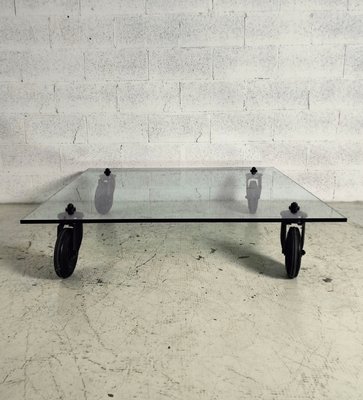 Glastisch mit Rollen von Gae Aulenti für Fontanaarte, 1980er bei Pamono kaufen
