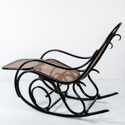 antique no 10 rocking chair with footrest from thonet for sale at