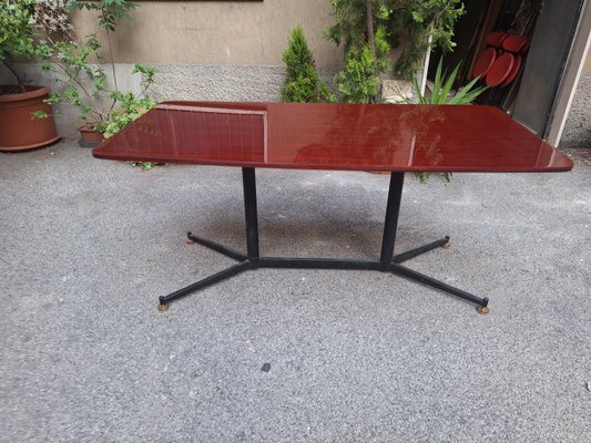 Rechteckiger Esstisch mit Formica Tischplatte, Eisengestell und Messingoberflächen, 1950er bei Pamono kaufen