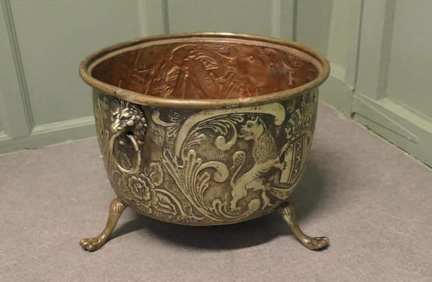 Dutch Embossed Brass Crested Log Bin, 19th Century for sale at Pamono
