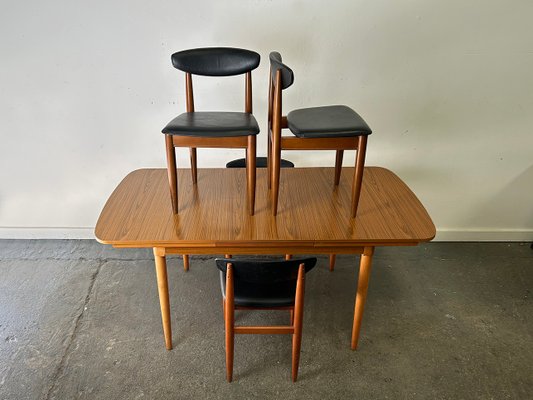 Ausziehbarer Mid-Century Esstisch & Stühle von Schreiber, 1970er, 5er Set bei Pamono kaufen