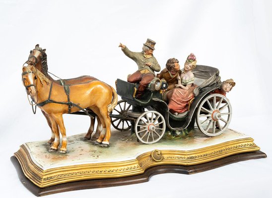 カポディモンテ　CAPODIMONTE 、馬車を引く紳士とプリンセス Antique 20th Century Capodimonte Sculpture Depicting a Horse-drawn