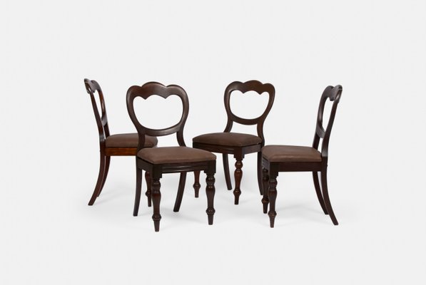 Sillas de comedor antiguas con asientos de cuero marrón. Juego de 4 ... Sillas de comedor antiguas con asientos de cuero marrón. Juego de 4 ...