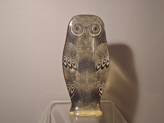 60年代　Abraham Palatnik 作「フクロウ」　ルーサイト製 Abraham Palatnik, Large Owl Sculpture, 1960s, Acrylic for sale at