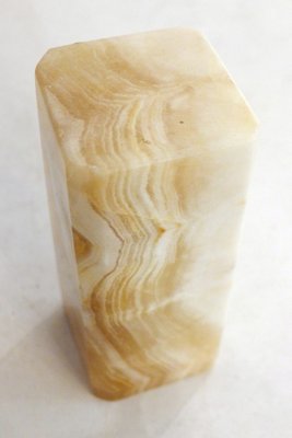 Viereckige Vase aus Onyxstein mit konischen Kanten, 1960er bei Pamono kaufen