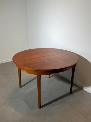 ダイニングテーブル G-PLAN g-plan Round Extension Table G-Plan Round Extendable Dining Table in Teak for sale at Pamono