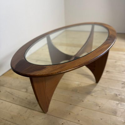センターテーブル・ローテーブル G-PLAN Astro Ovall Coffee Table Astro Oval Teak and Glass Coffee Table from G-Plan for sale at Pamono