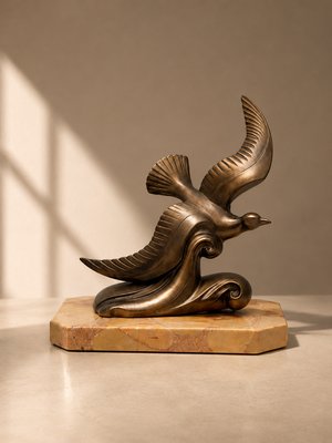 Art Deco French Stylized Bird Sculpture with Giallo di Siena Marble Vide-Poche, 20th Century — view 2