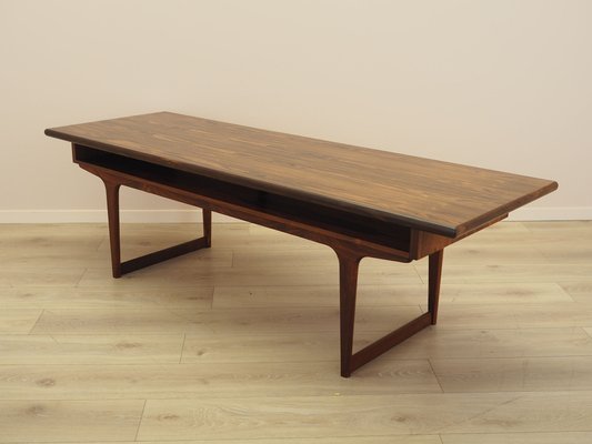 Dänischer Moderner Palisander Couchtisch mit Ablage, 1960er bei Pamono kaufen