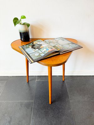 Großer asymmetrischer Mid-Century Modern Couchtisch aus Holz, 1960er bei Pamono kaufen