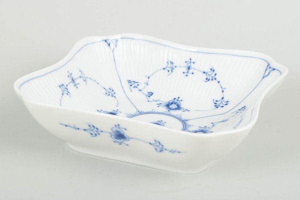 Blaue geriffelte quadratische Servierschale aus Porzellan von Royal Copenhagen, 1980er bei Pamono kaufen