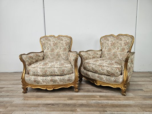 Italienische Bergère Armlehnstühle aus geschnitztem & vergoldetem Holz im Barockstil, 20. Jh., 2er Set bei Pamono kaufen