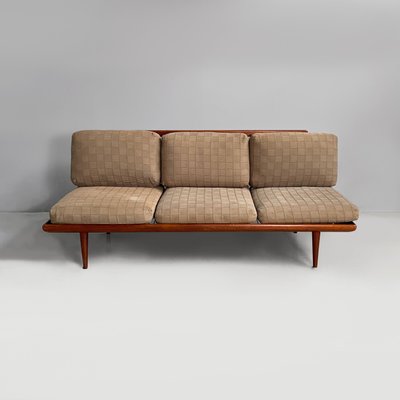 Modernes dänisches Mid-Century Sofa mit Holzgestell & Stoffbezug in Beige von Peter Hvidt für France & Daverkosen, 1960er